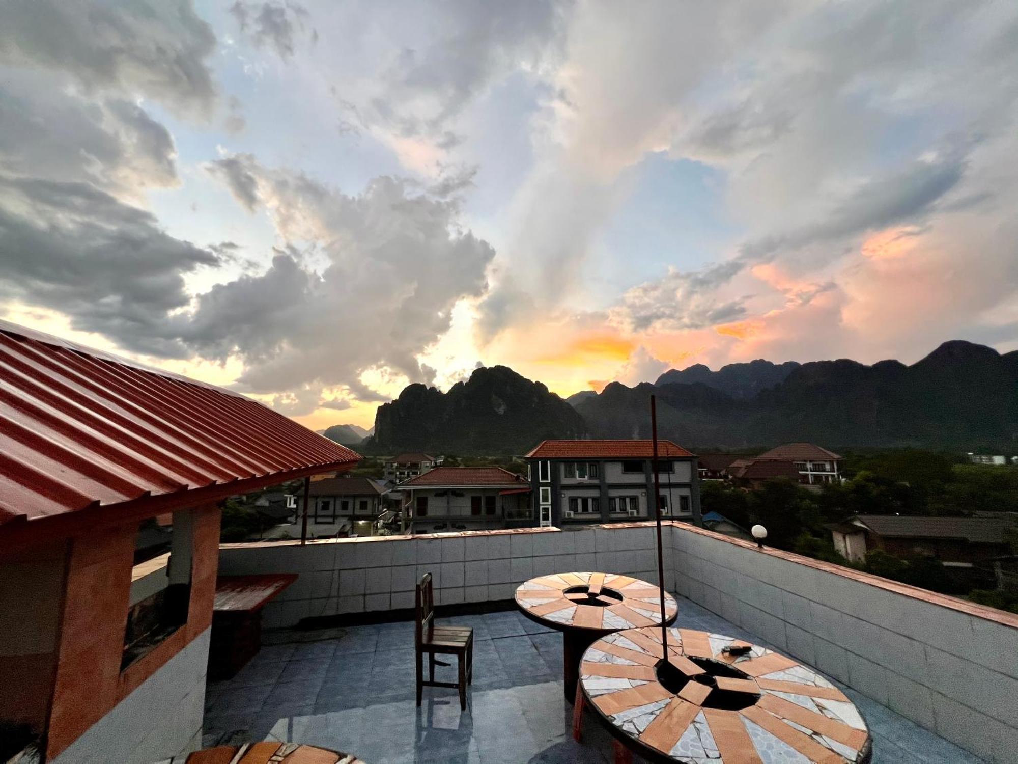 Easy Go Backpacker Hostel Vang Vieng Bagian luar foto