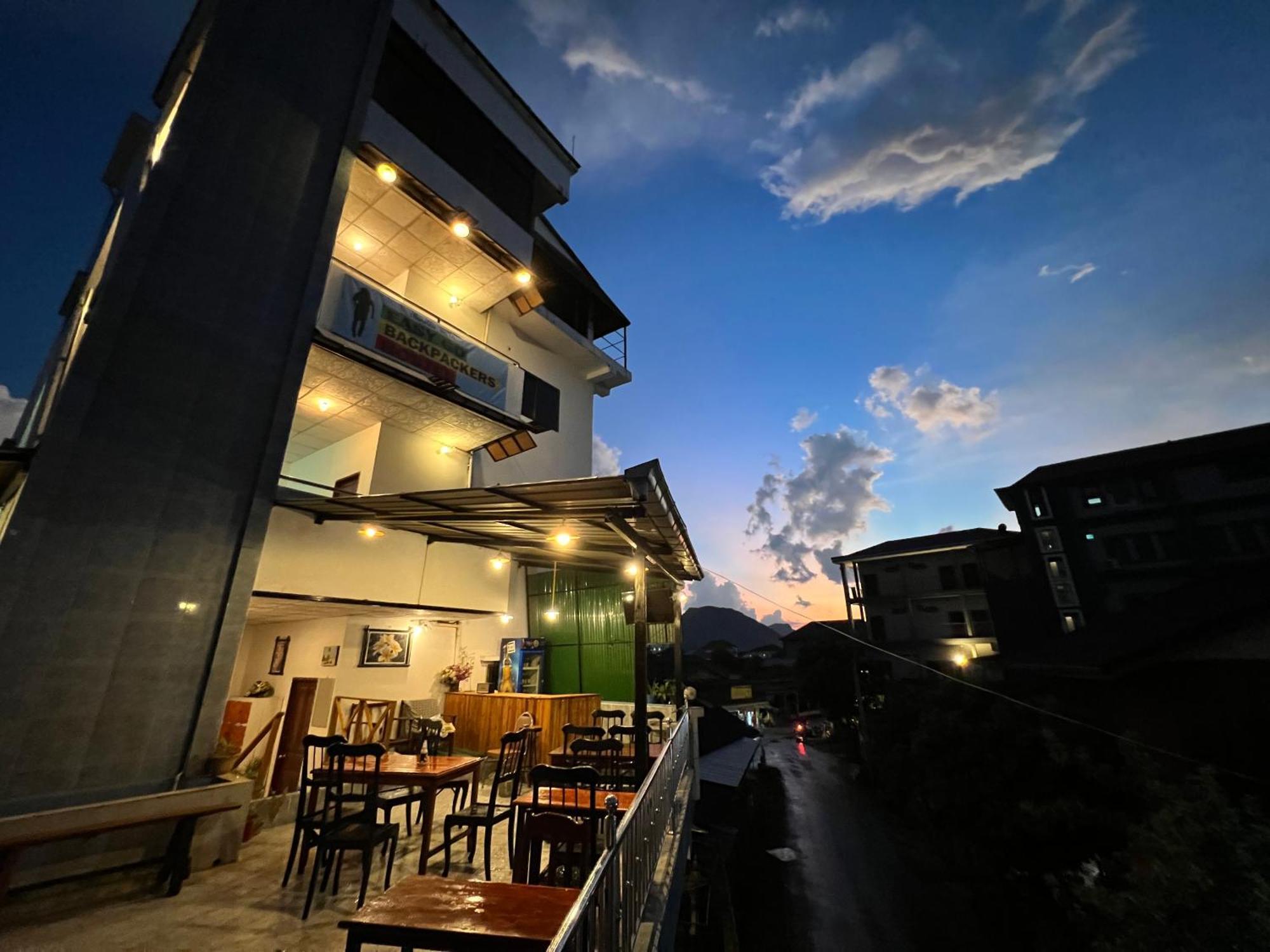 Easy Go Backpacker Hostel Vang Vieng Bagian luar foto