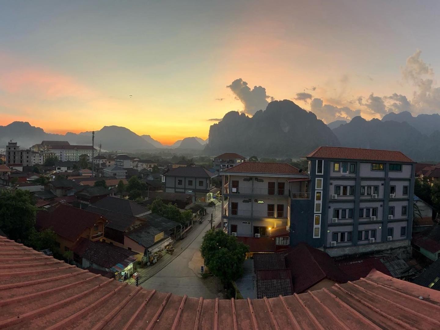 Easy Go Backpacker Hostel Vang Vieng Bagian luar foto