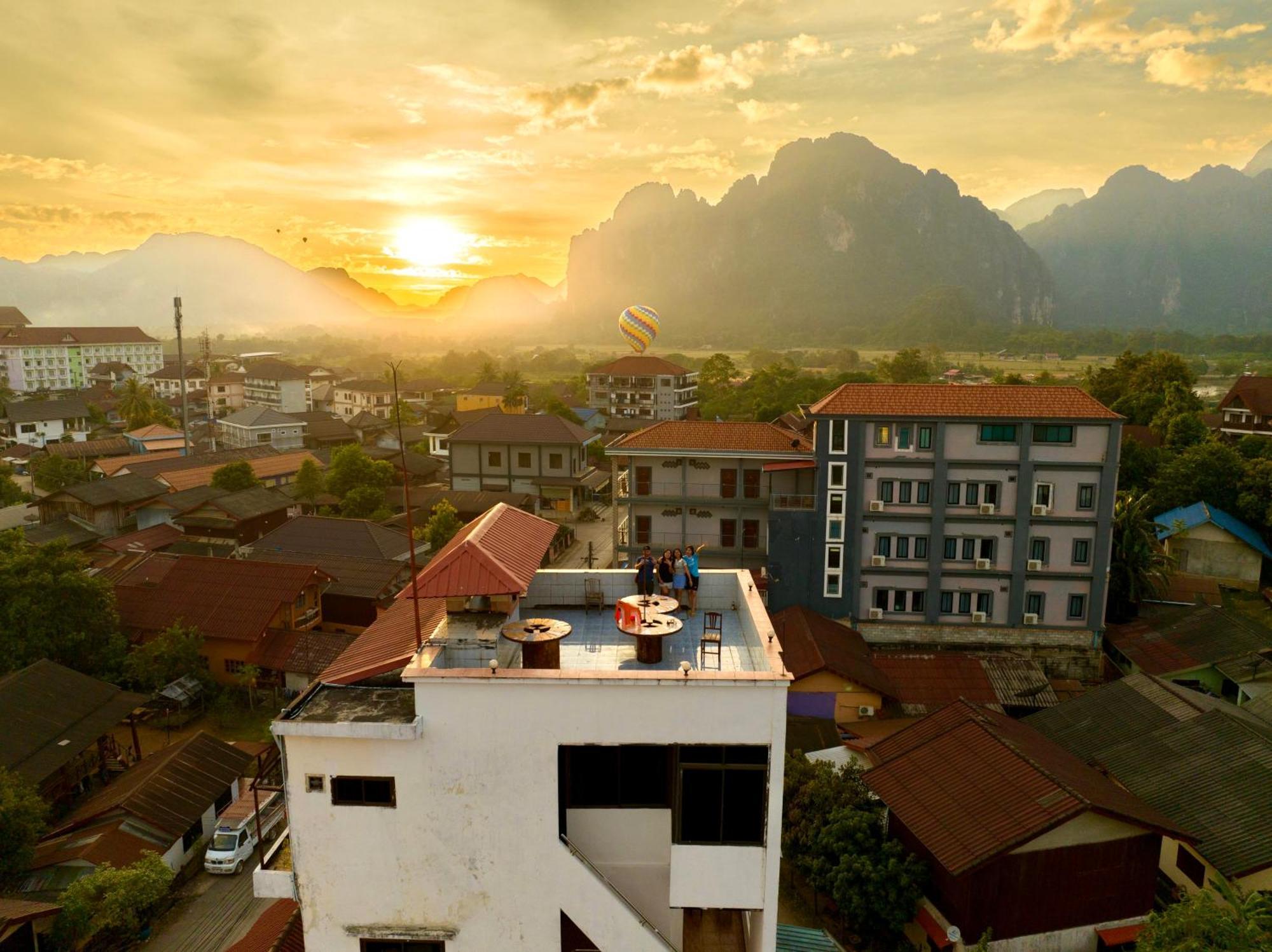 Easy Go Backpacker Hostel Vang Vieng Bagian luar foto