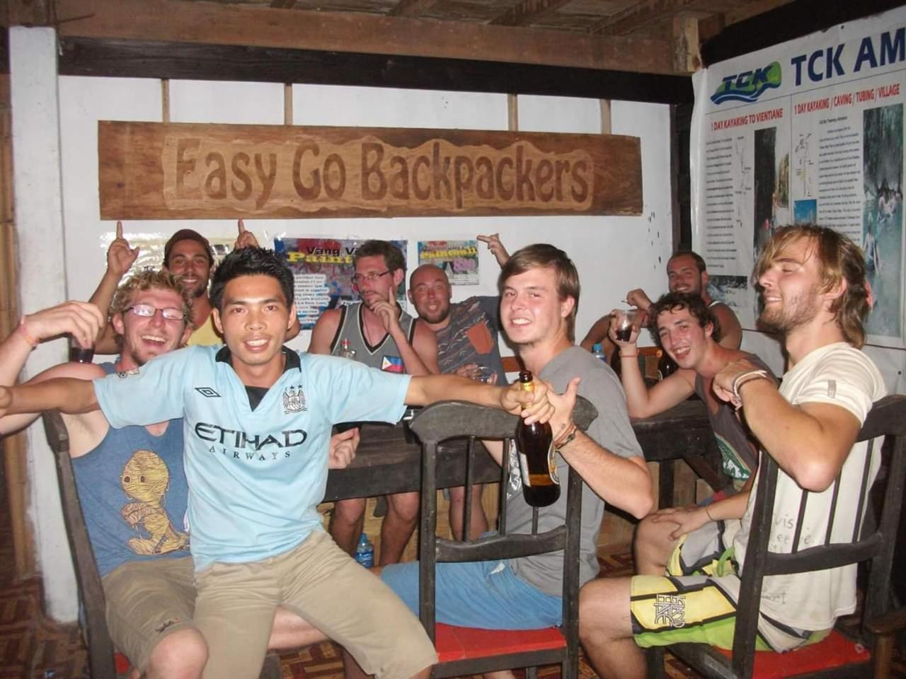 Easy Go Backpacker Hostel Vang Vieng Bagian luar foto
